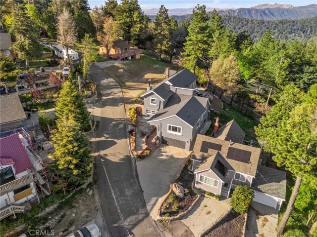 1015 Summit Drive, Crestline, CA 92325