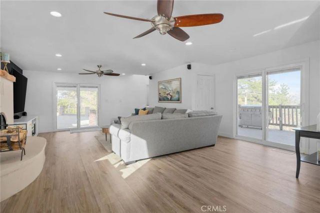 1015 Summit Drive, Crestline, CA 92325