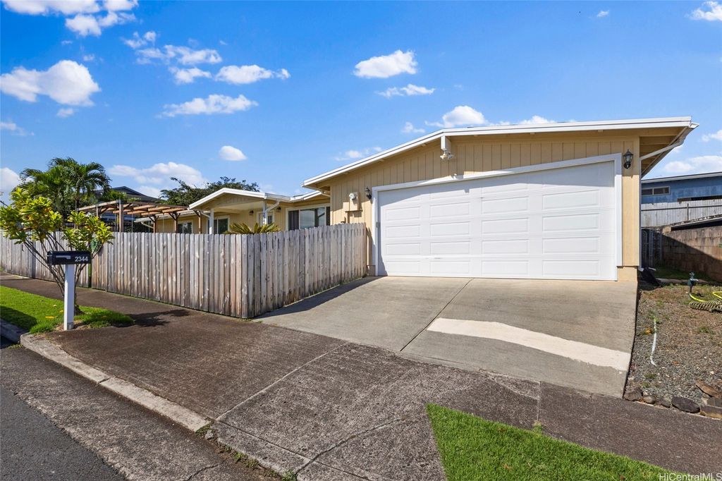 2344 Ahamoa Street, Pearl City, HI 96782