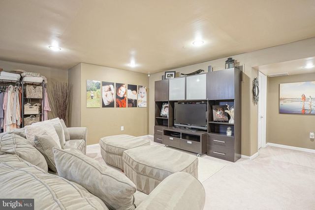 8 STANGER CT, Clayton, NJ 08312