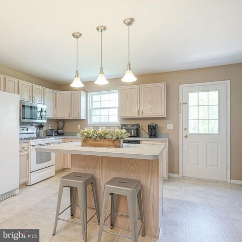 8 STANGER CT, Clayton, NJ 08312