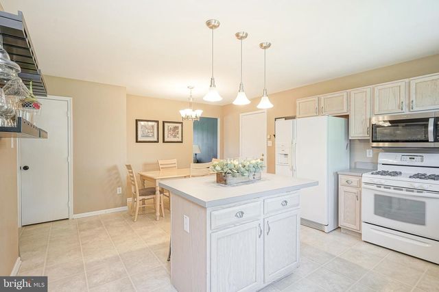 8 STANGER CT, Clayton, NJ 08312