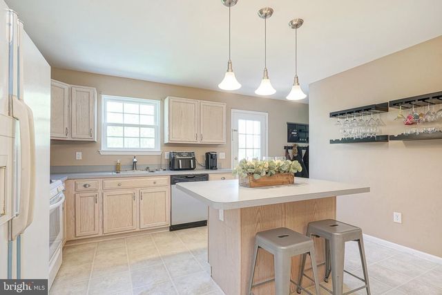 8 STANGER CT, Clayton, NJ 08312