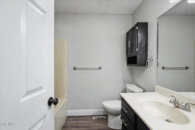 912 South Sherbrooke Circle, Mount Carmel, TN 37645