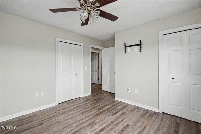 912 South Sherbrooke Circle, Mount Carmel, TN 37645