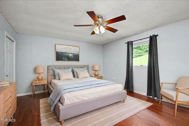 912 South Sherbrooke Circle, Mount Carmel, TN 37645