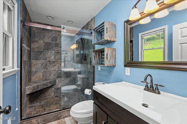 912 South Sherbrooke Circle, Mount Carmel, TN 37645