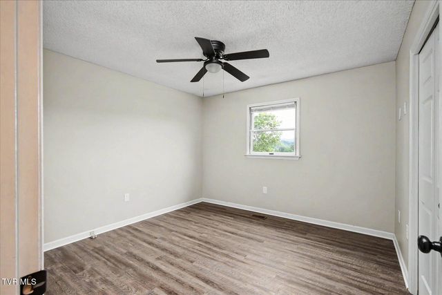 912 South Sherbrooke Circle, Mount Carmel, TN 37645