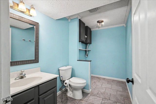 912 South Sherbrooke Circle, Mount Carmel, TN 37645