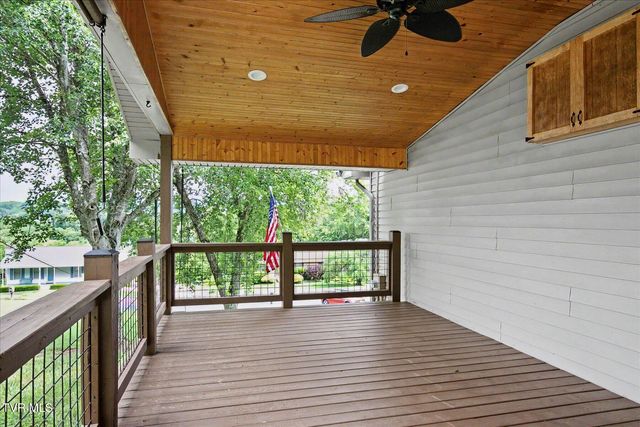 912 South Sherbrooke Circle, Mount Carmel, TN 37645
