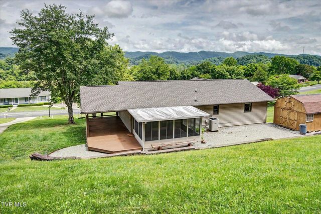 912 South Sherbrooke Circle, Mount Carmel, TN 37645