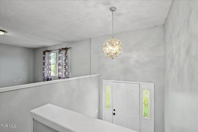 912 South Sherbrooke Circle, Mount Carmel, TN 37645