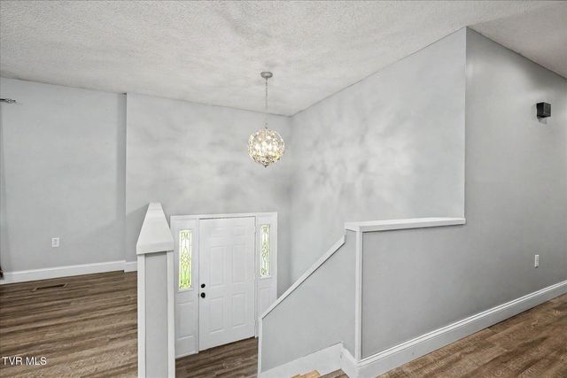 912 South Sherbrooke Circle, Mount Carmel, TN 37645