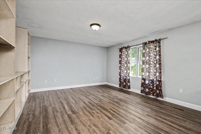 912 South Sherbrooke Circle, Mount Carmel, TN 37645