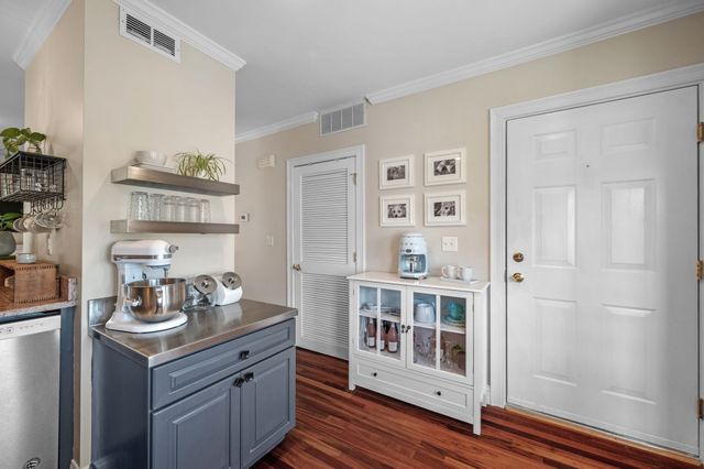 26 Village St 2, Marblehead, MA 01945