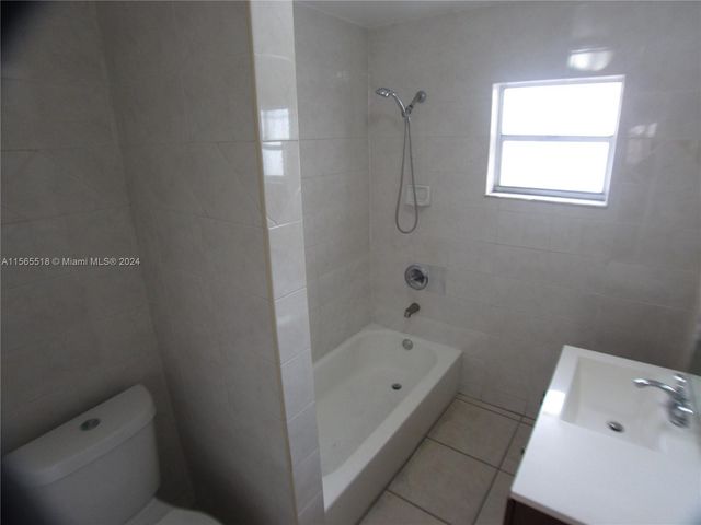 10 SW 108th Ave E8, Sweetwater, FL 33174
