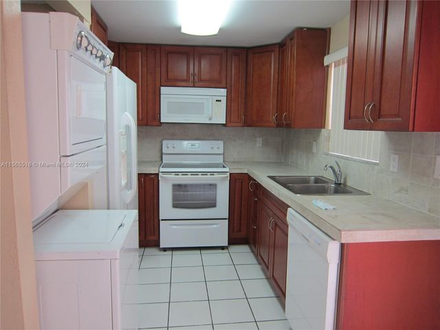 10 SW 108th Ave E8, Sweetwater, FL 33174