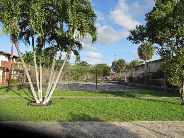 10 SW 108th Ave E8, Sweetwater, FL 33174
