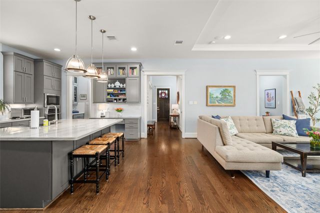 1045 Rosepoint Street, Houston, TX 77018