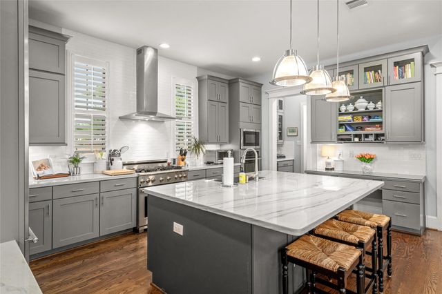 1045 Rosepoint Street, Houston, TX 77018