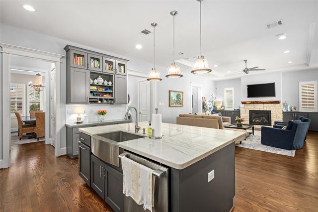 1045 Rosepoint Street, Houston, TX 77018