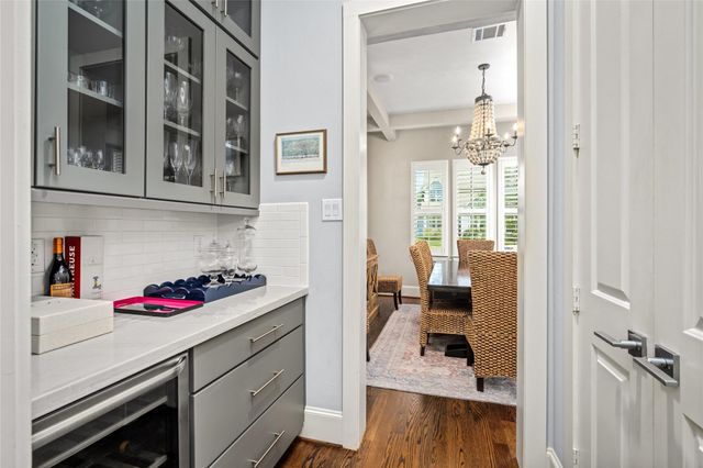 1045 Rosepoint Street, Houston, TX 77018