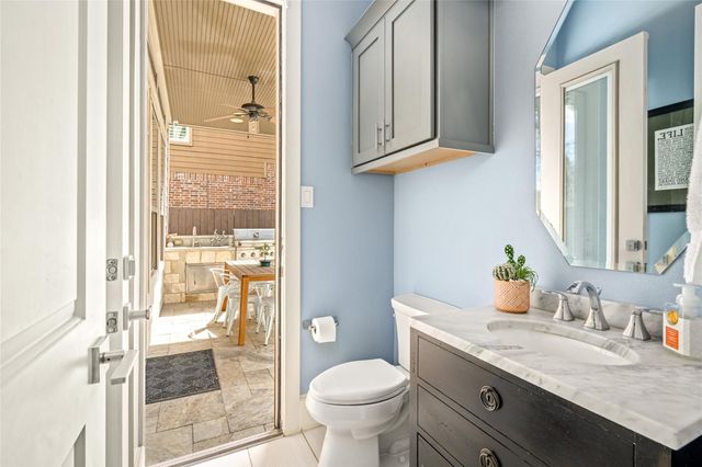1045 Rosepoint Street, Houston, TX 77018