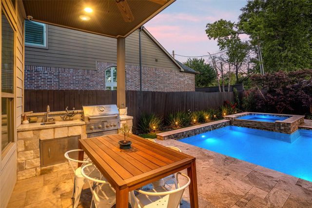 1045 Rosepoint Street, Houston, TX 77018