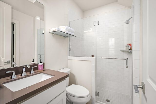 1045 Rosepoint Street, Houston, TX 77018