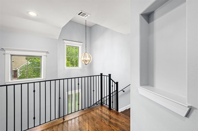 1045 Rosepoint Street, Houston, TX 77018
