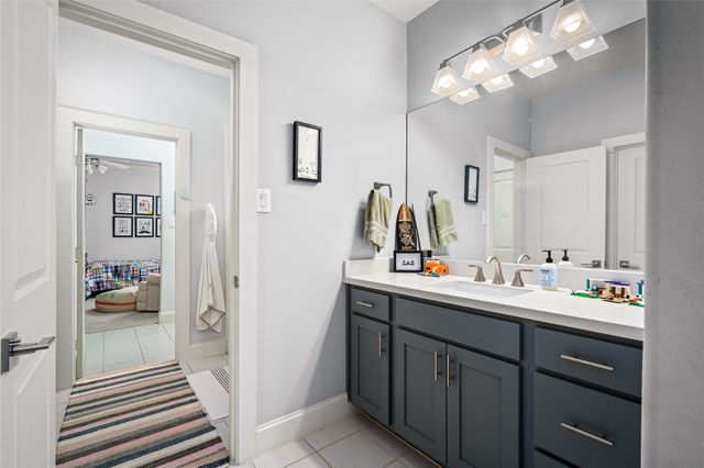1045 Rosepoint Street, Houston, TX 77018