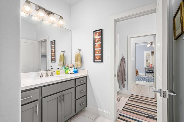 1045 Rosepoint Street, Houston, TX 77018
