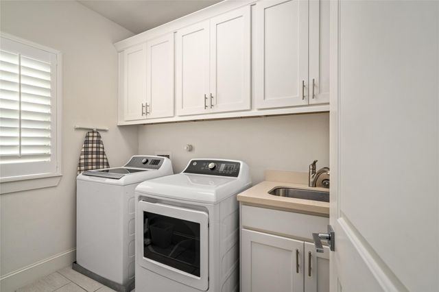 1045 Rosepoint Street, Houston, TX 77018