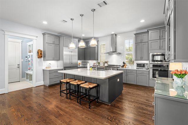 1045 Rosepoint Street, Houston, TX 77018