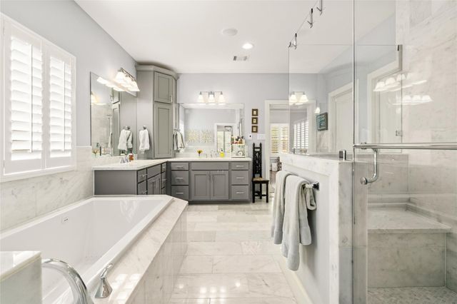 1045 Rosepoint Street, Houston, TX 77018