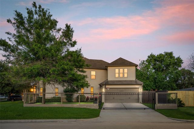 1045 Rosepoint Street, Houston, TX 77018
