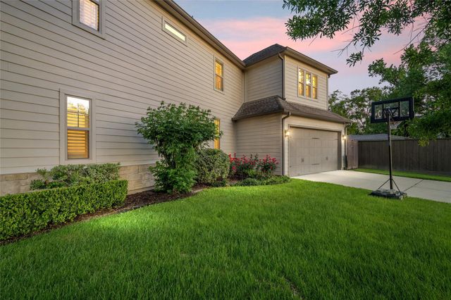 1045 Rosepoint Street, Houston, TX 77018