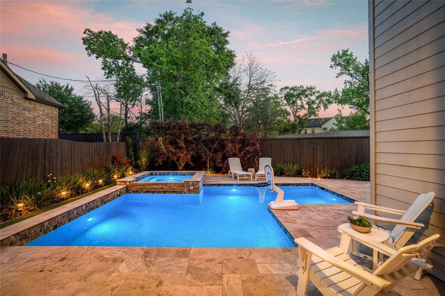 1045 Rosepoint Street, Houston, TX 77018