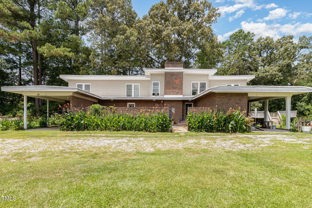 2868 Old School Road, Four Oaks, NC 27524