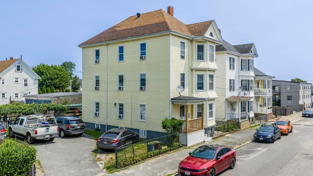 33 Swift St, New Bedford, MA 02740