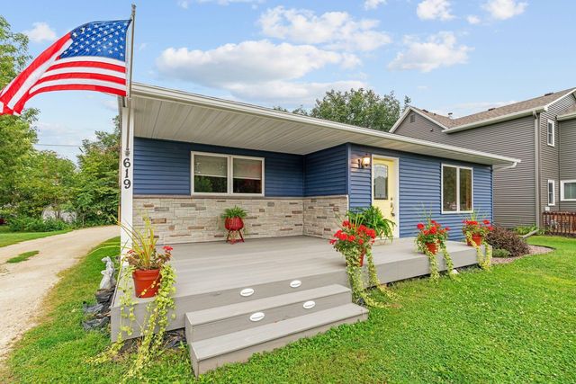 619 1st Avenue SW, Pine Island, MN 55963