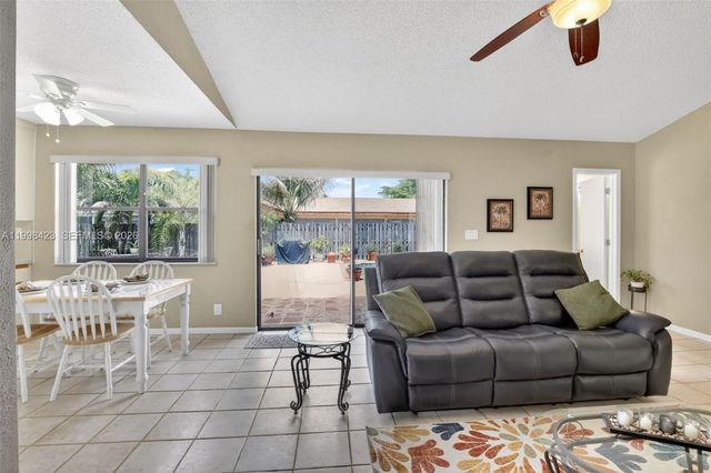 10471 NW 21st Ct, Sunrise, FL 33322