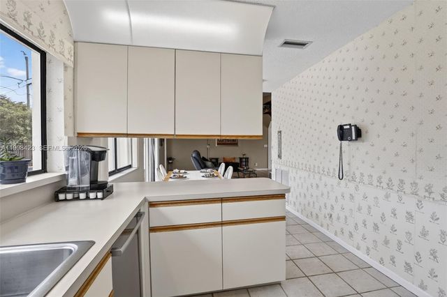 10471 NW 21st Ct, Sunrise, FL 33322