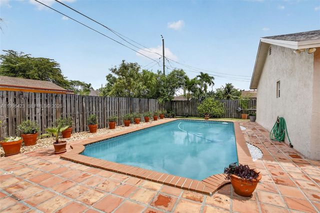 10471 NW 21st Ct, Sunrise, FL 33322