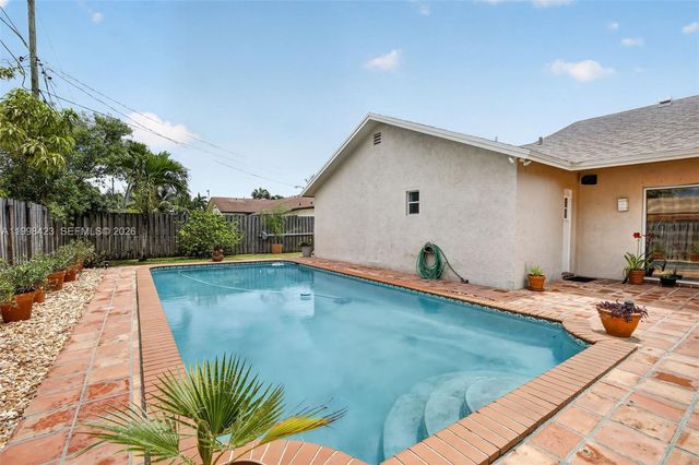 10471 NW 21st Ct, Sunrise, FL 33322