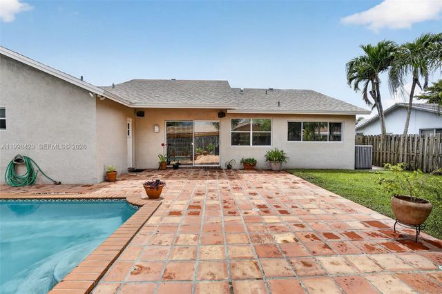 10471 NW 21st Ct, Sunrise, FL 33322