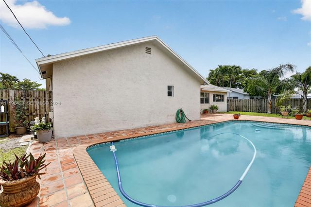 10471 NW 21st Ct, Sunrise, FL 33322