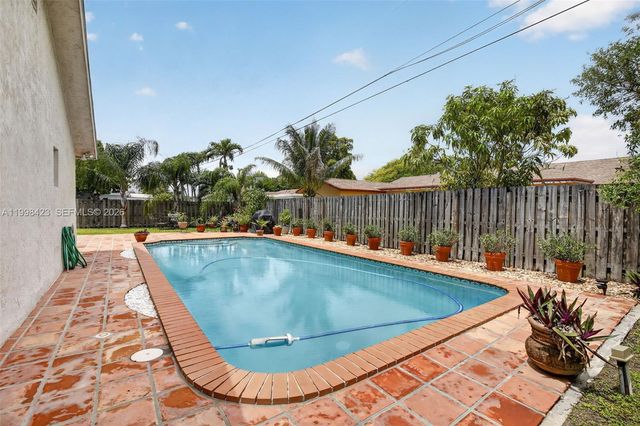 10471 NW 21st Ct, Sunrise, FL 33322