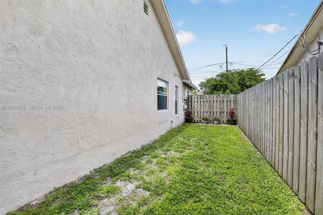 10471 NW 21st Ct, Sunrise, FL 33322