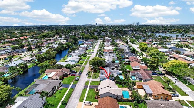 10471 NW 21st Ct, Sunrise, FL 33322